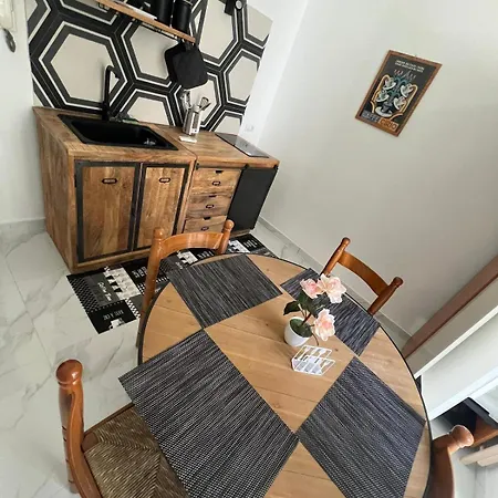 Apartment San Ferdinando Appena Ristrutturato Centro Storico Naples