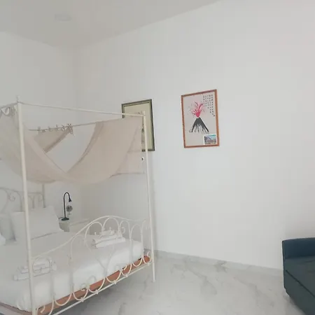 San Ferdinando Appena Ristrutturato Centro Storico Napoli